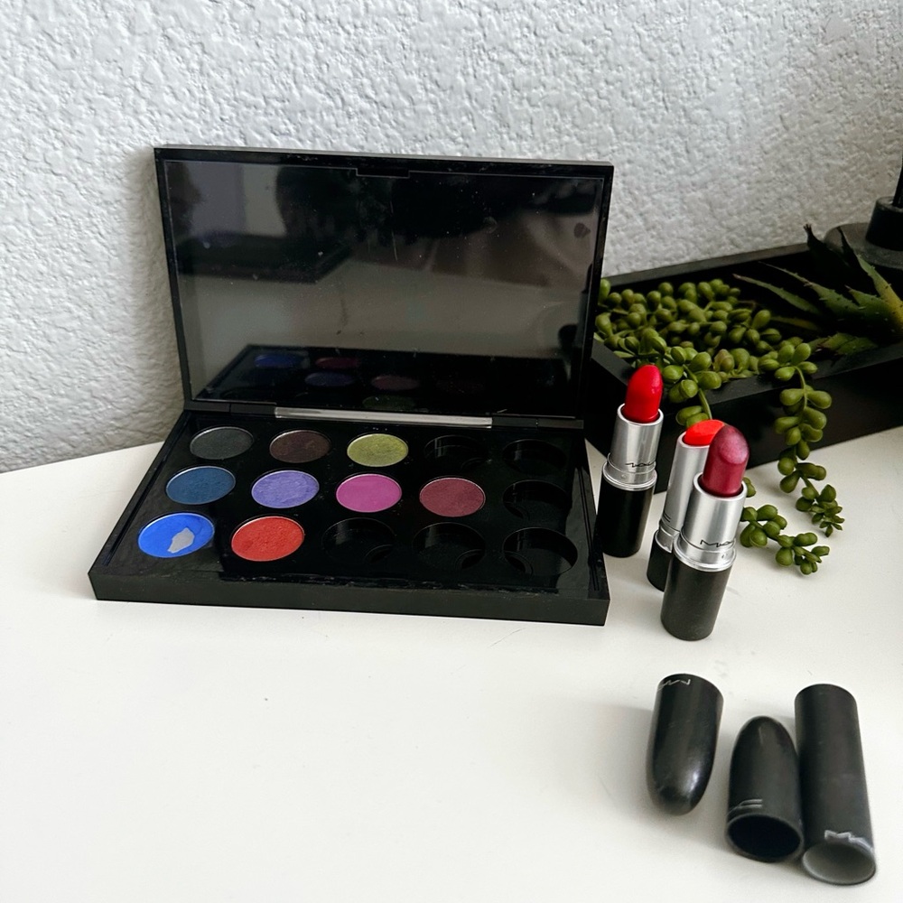 Mac Cosmetics Eyeshadow and Lipstick Set